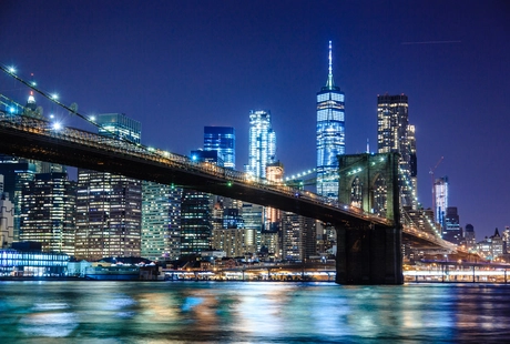 Photographie de pont pendant la nuit